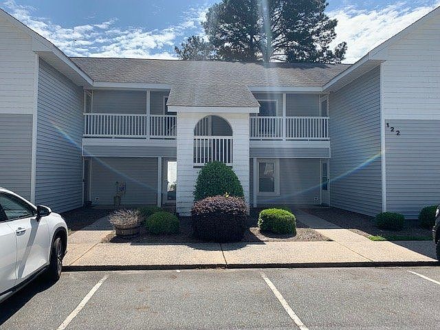 1st image of 122 W Victoria Ct