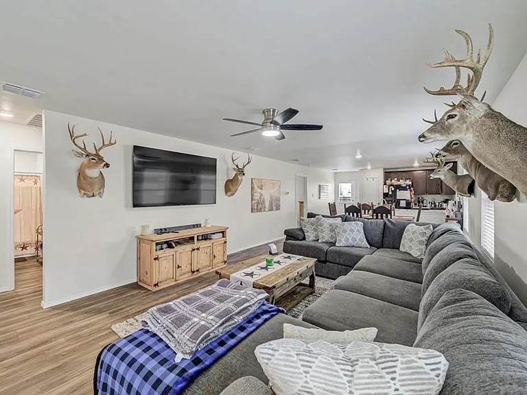 2313 Sandhill Ct — Photo 6