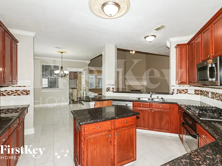 902 Rock Springs Dr — Photo 9