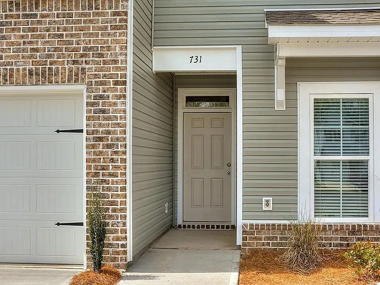 335 Sumac Trl — Photo 1