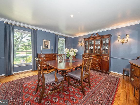 4th image of 614 Thorncroft Dr