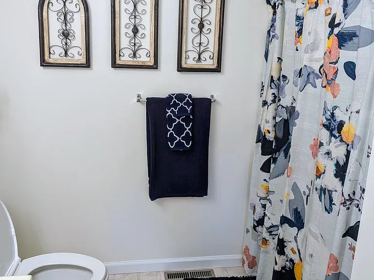 47 Radcliffe Dr — Photo 12