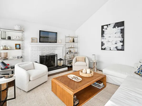 202 Treescape Dr #13A, East Hampton, NY 11937