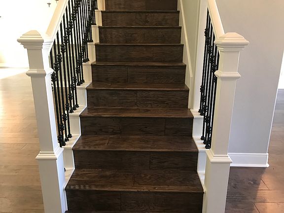 5th image of 8215 Royal Oaks Dr