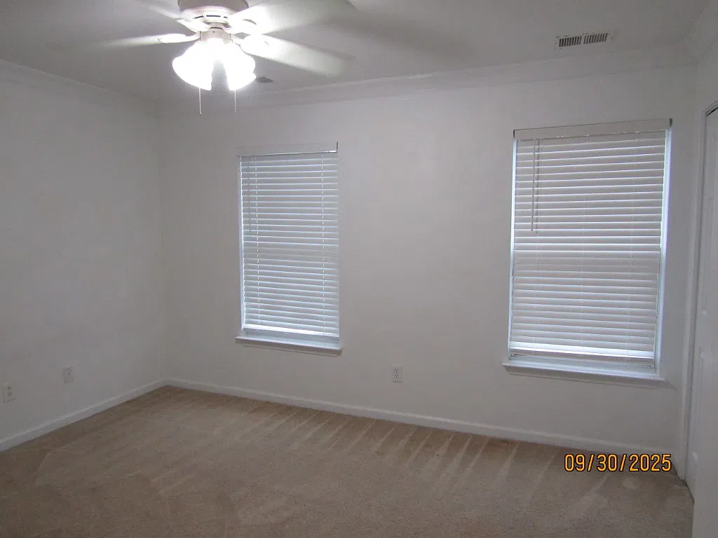 3 bed, 1250 sqft, $1,600 — Photo 2