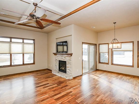 3rd image of 6224 S Monterey Pl
