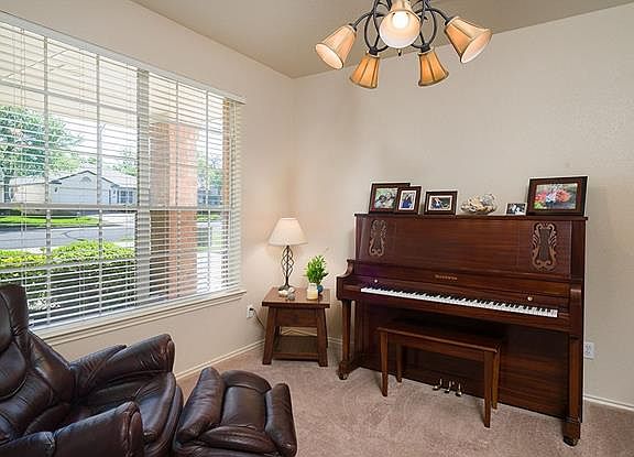 5th image of 8125 Osborne Dr