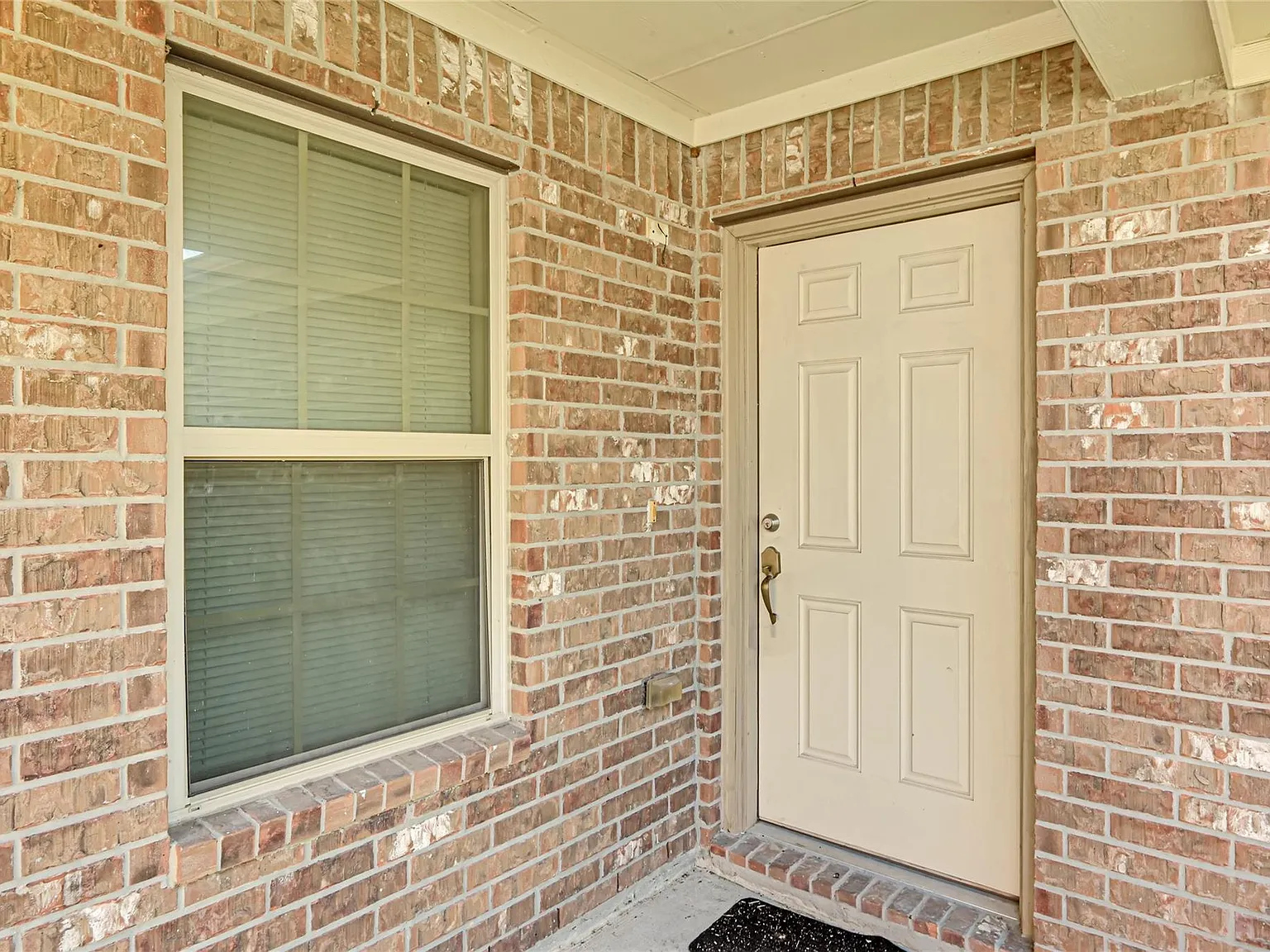 3 bed, 2.0 bath, 1240 sqft, $1,900 — Photo 4