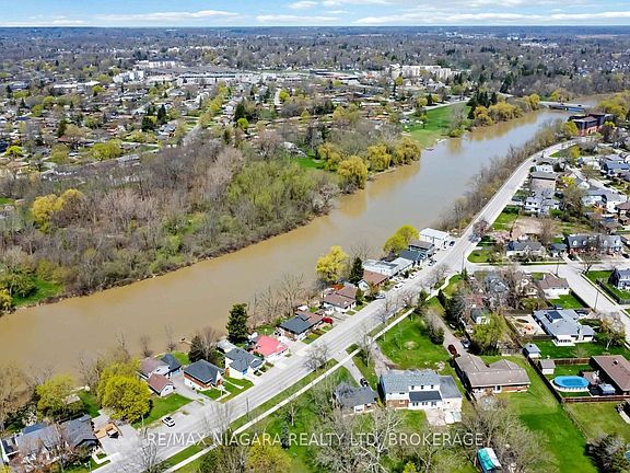 5th image of 70 Riverside Dr