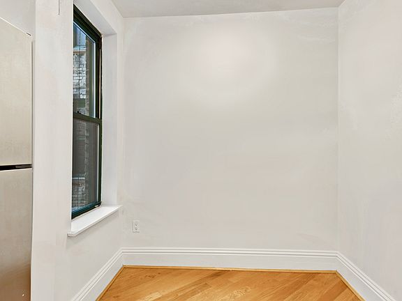 5th image of 226 E 70th St APT 4H