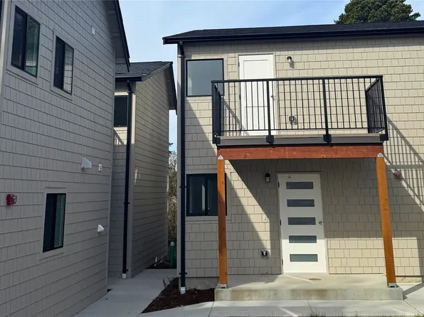 476 SE Barrington Dr #F1, Oak Harbor, WA 98277