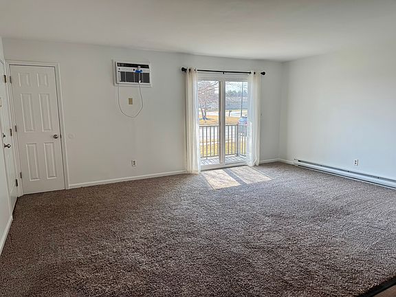 3rd image of 405 Lamore Ln APT 6
