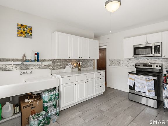 5th image of 115 Barnum Terrace
