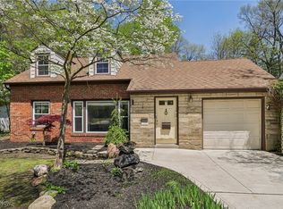 1049 Renfield Rd, Cleveland Heights, OH 44121