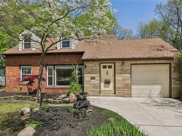 1049 Renfield Rd, Cleveland Heights, OH 44121