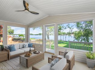 9047 Gale Rd, White Lake, MI 48386