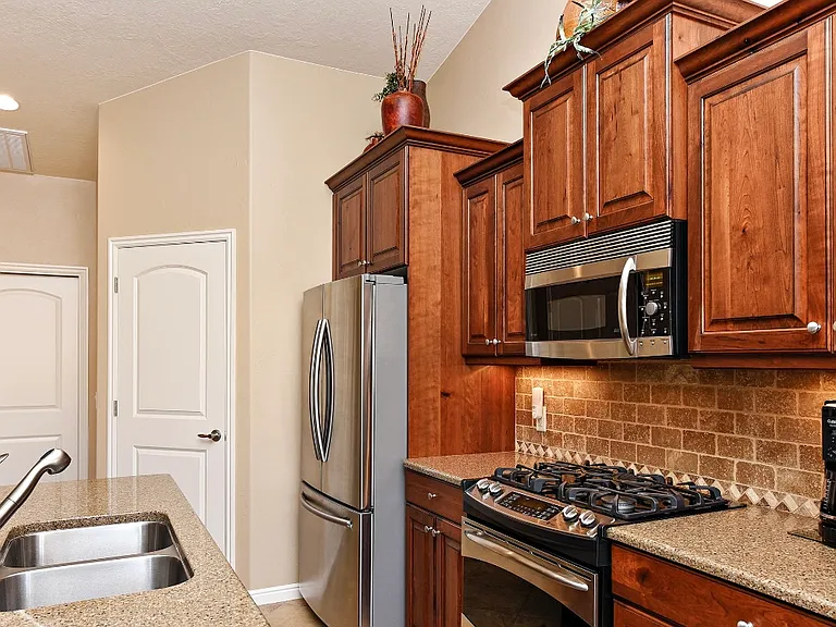 1556 W Songbird Dr — Photo 14