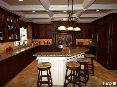 2nd image of 2687 Avenue Du Village Upper