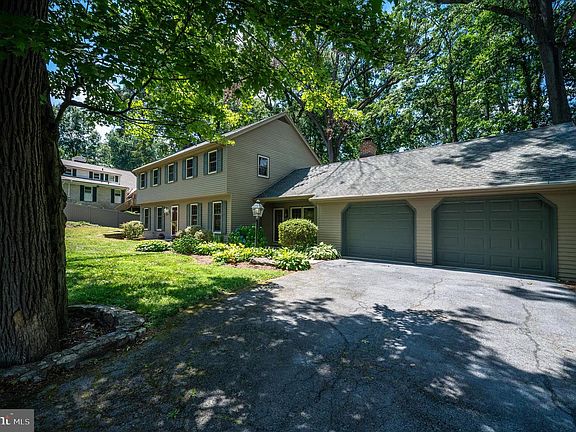3rd image of 19 Birchwood Rd