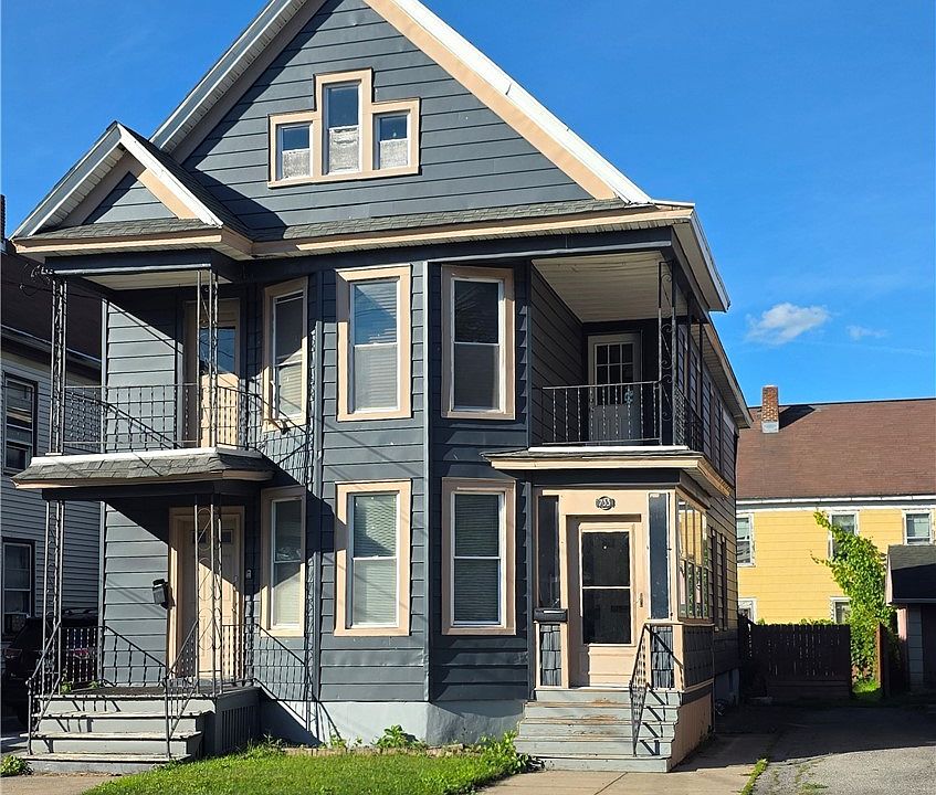 1st image of 733 Eagle St