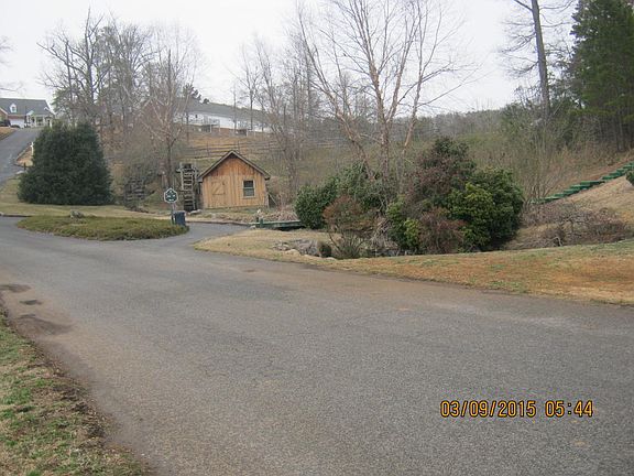4th image of 504 Fairway Dr