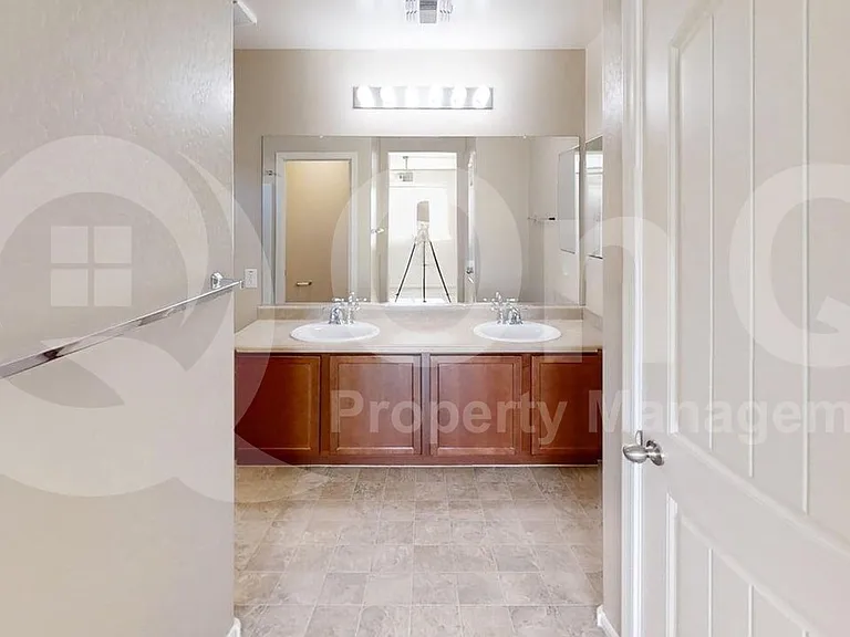 7842 W Cypress St — Photo 12