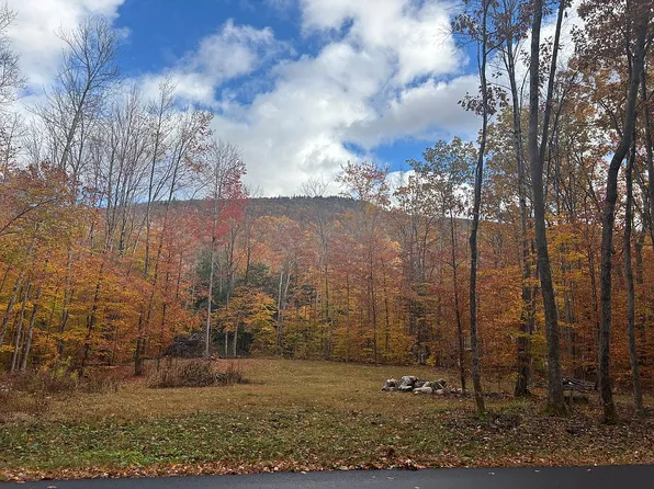 678 New Ireland Rd, Manchester Center, VT 05255