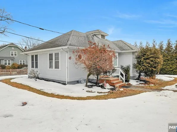 410 Tappan Rd, Norwood, NJ 07648