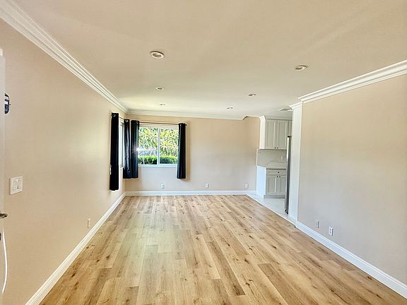 2nd image of 3154 Bartlett Ave