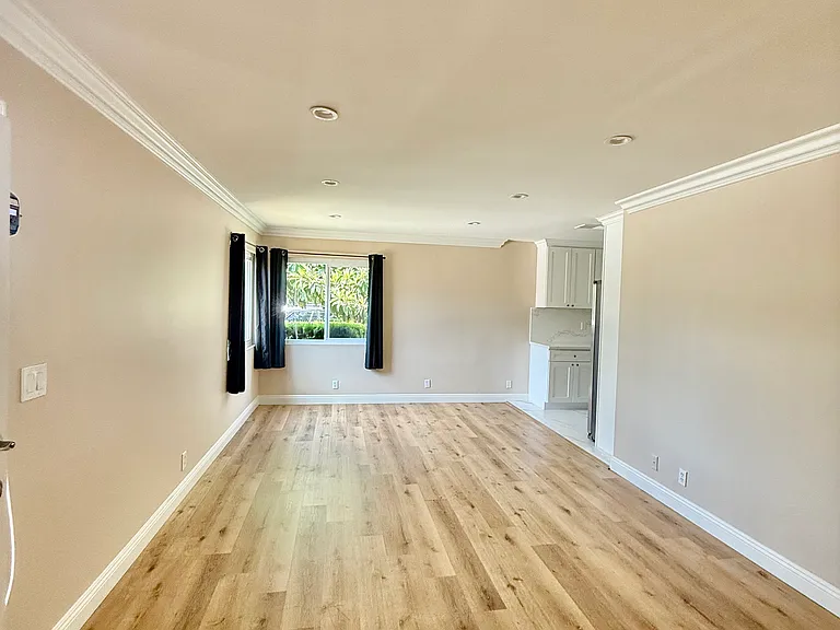 3154 Bartlett Ave — Photo 2
