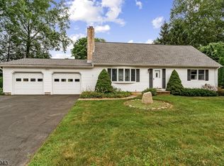 17 Hopi Trl, Oak Ridge, NJ 07438