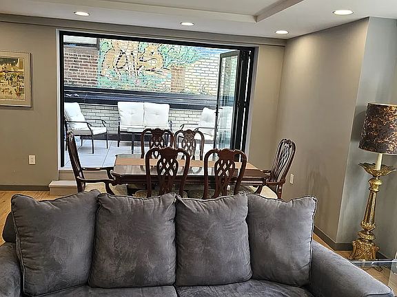 3rd image of 116 Central Park S APT 11A