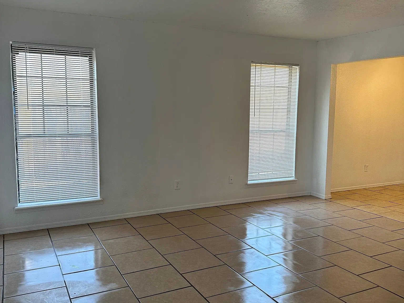 3 bed, 1560 sqft, $1,200 — Photo 2