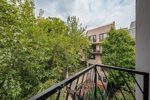 Rented by Space Link Realty | media 7