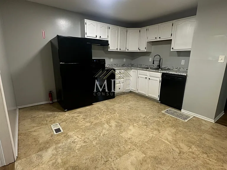 418 Millman Dr — Photo 5