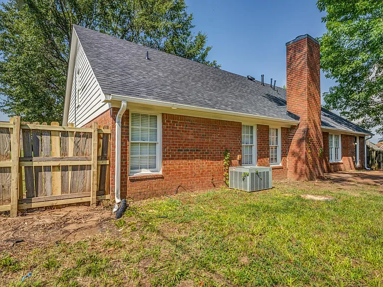 8483 Timber Creek Dr — Photo 3