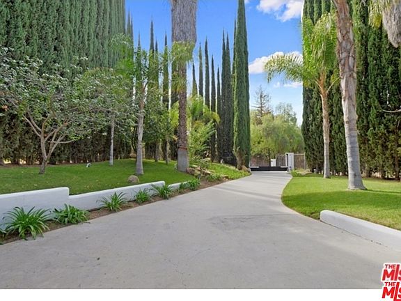 3rd image of 21315 Mulholland Dr