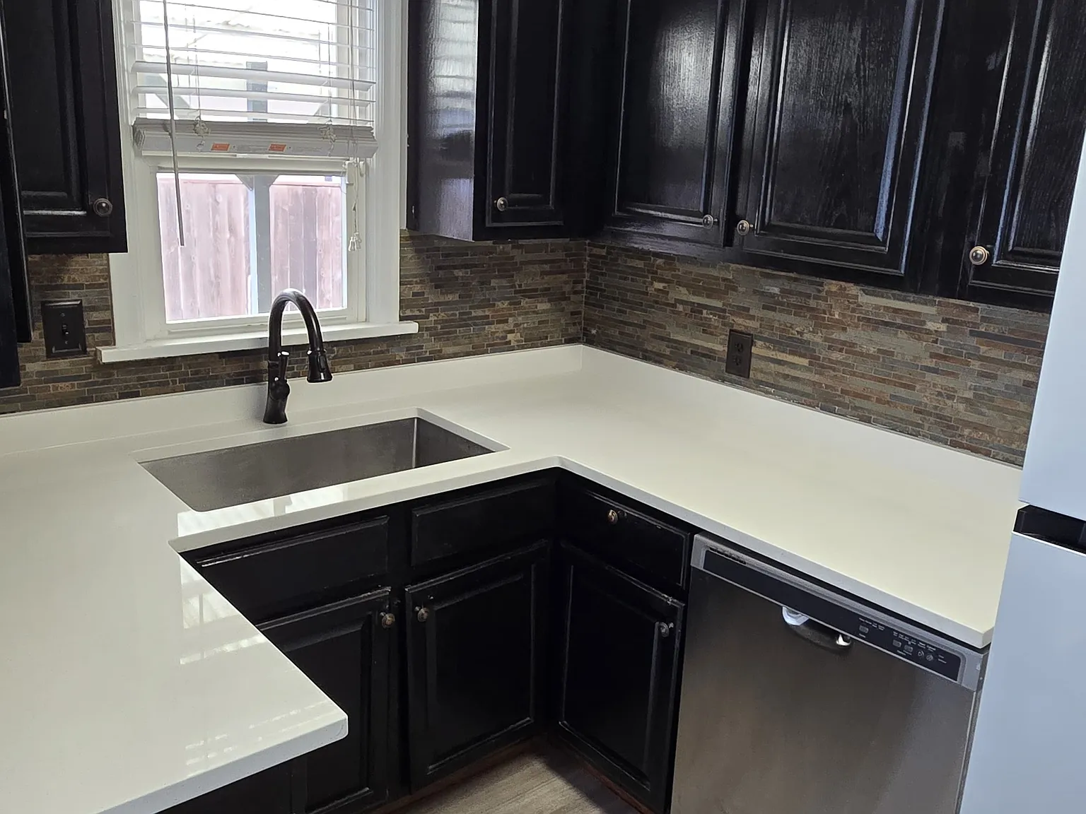 5 bed, $3,099 — Photo 4