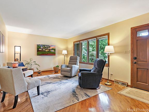 2nd image of 442 Winsor Dr