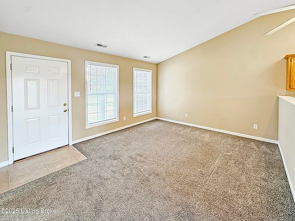 4th image of 119 Woodlake Ct
