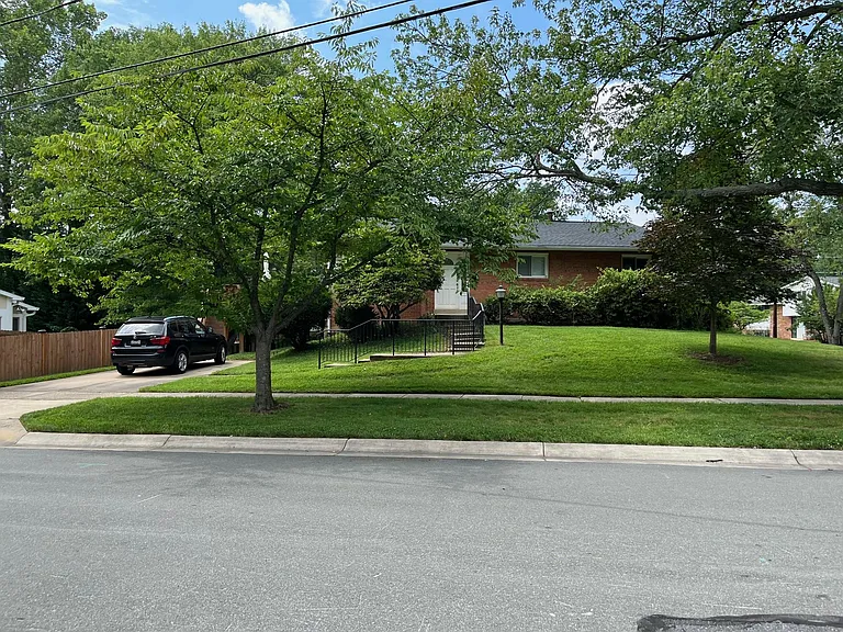 1709 Lorre Dr — Photo 1