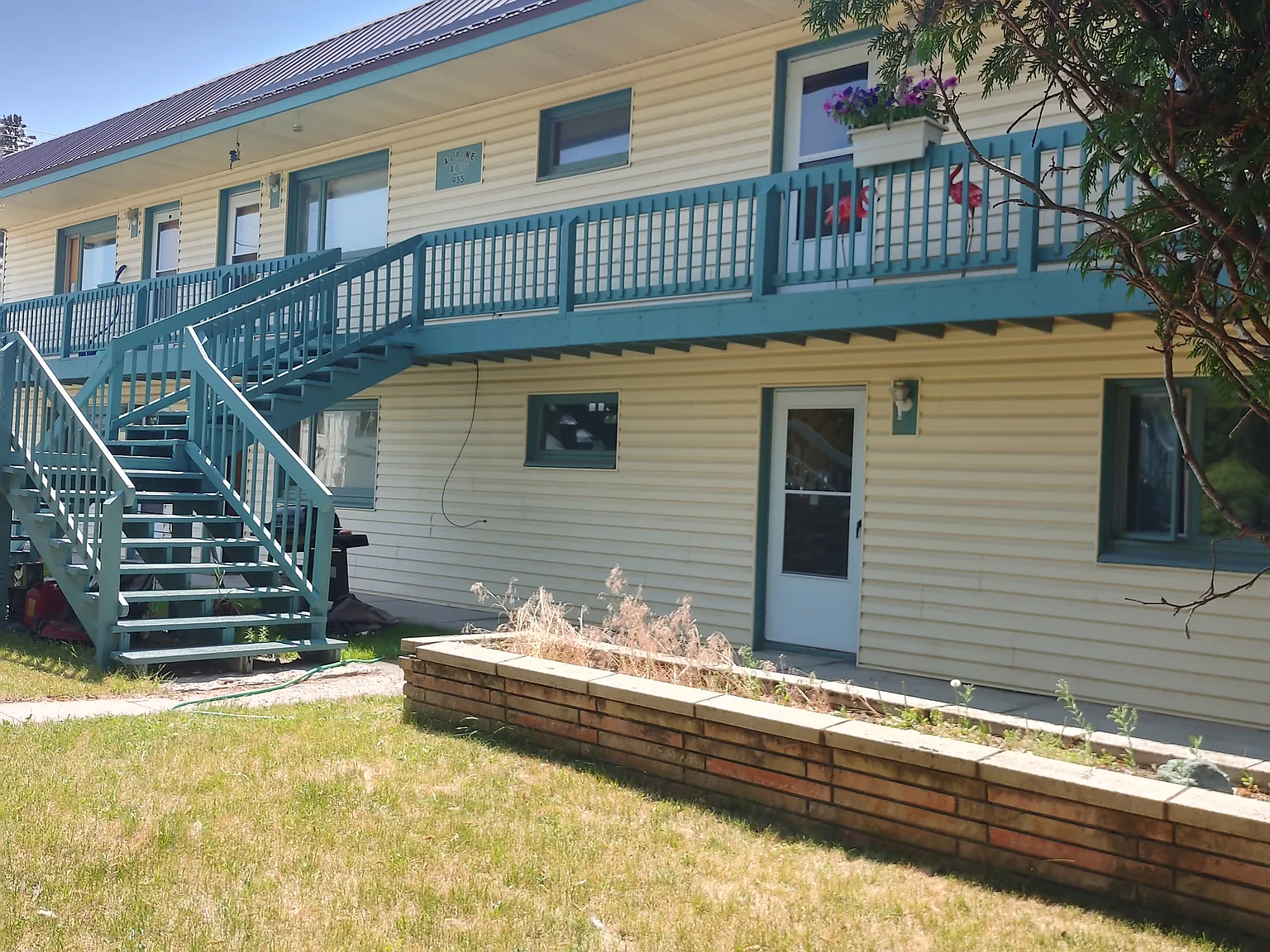 Alpine Apartment — Photo 1