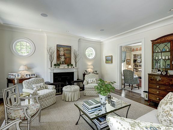 LIVING ROOM W/FIREPLACE