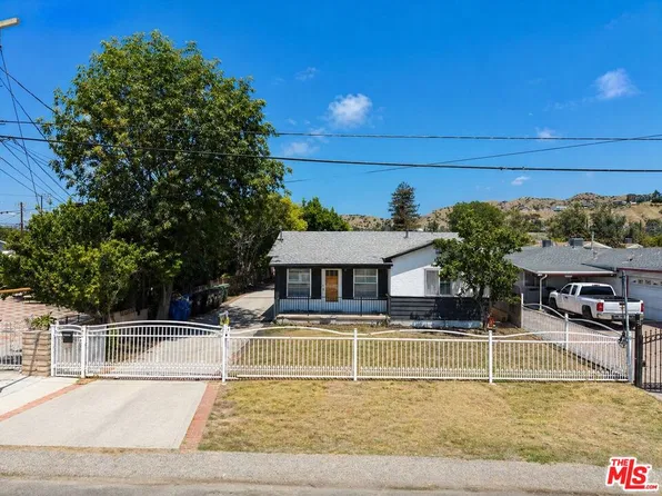 10341 Arminta St, Sun Valley, CA 91352