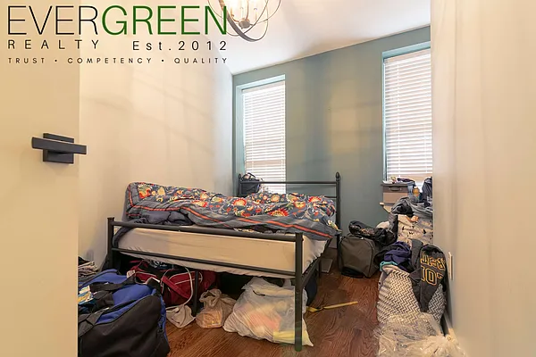 Rented by Evergreen Apartments BK | media 26