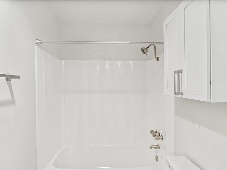 206 Euclid — Photo 13