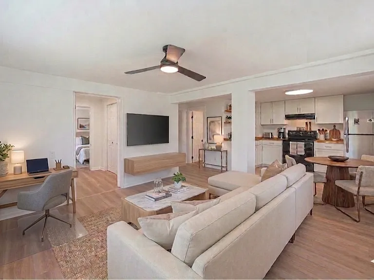 1002 High Grove Ct #B — Photo 34