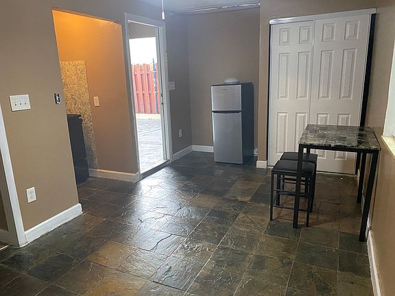 4th image of 211 NE 28th Ct
