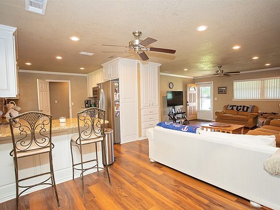 4th image of 1405 Thompson Dr