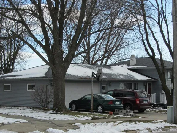 1202 10th St, Grundy Center, IA 50638